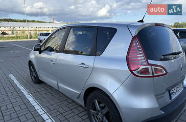 Минивэн Renault Scenic 2012 в 