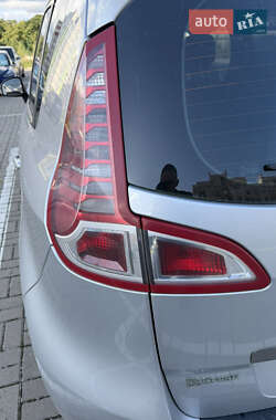 Минивэн Renault Scenic 2012 в 