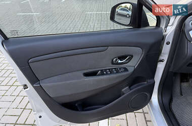 Минивэн Renault Scenic 2012 в 