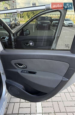 Минивэн Renault Scenic 2012 в 