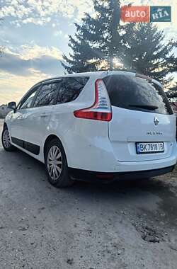 Минивэн Renault Scenic 2010 в 