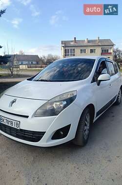 Минивэн Renault Scenic 2010 в 