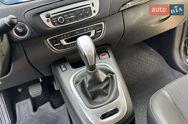 Минивэн Renault Scenic 2013 в 