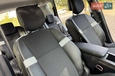 Минивэн Renault Scenic 2013 в 