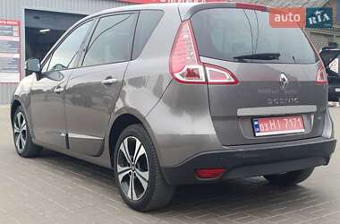 Минивэн Renault Scenic 2011 в 