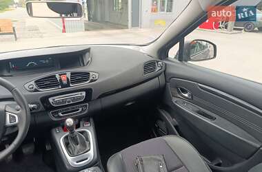 Минивэн Renault Scenic 2011 в 