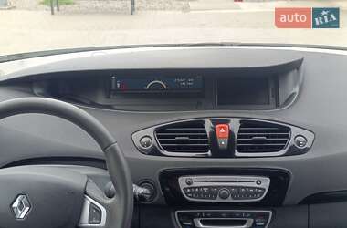 Минивэн Renault Scenic 2011 в 