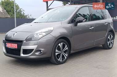 Минивэн Renault Scenic 2011 в 