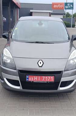 Минивэн Renault Scenic 2011 в 