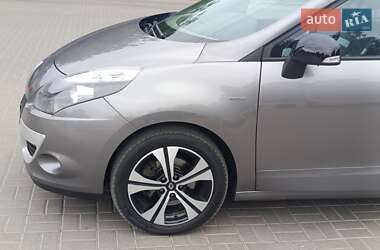 Минивэн Renault Scenic 2011 в 