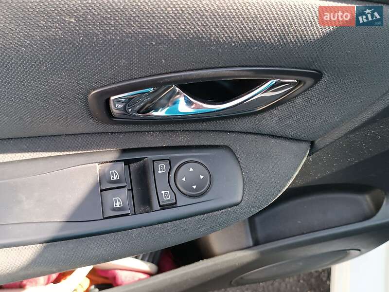 Минивэн Renault Scenic 2012 в Малине