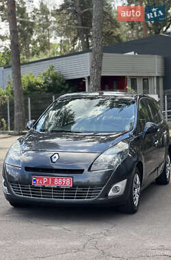 Минивэн Renault Scenic 2009 в 