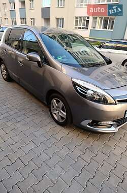 Минивэн Renault Scenic 2015 в 