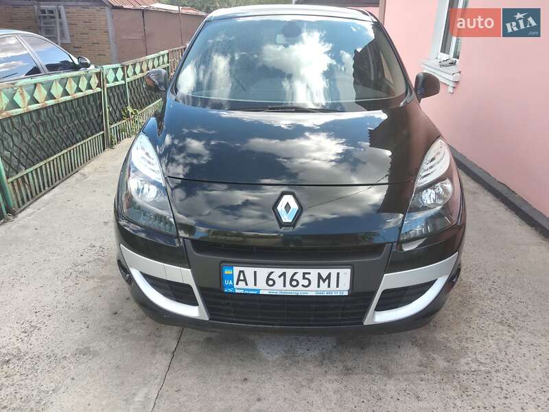Минивэн Renault Scenic 2011 в 