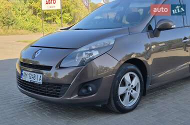 Минивэн Renault Scenic 2010 в 