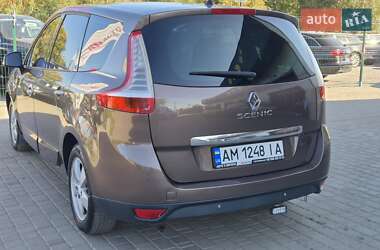 Минивэн Renault Scenic 2010 в 