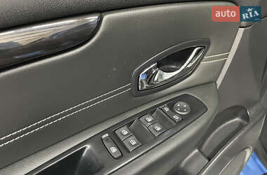 Минивэн Renault Scenic 2013 в 