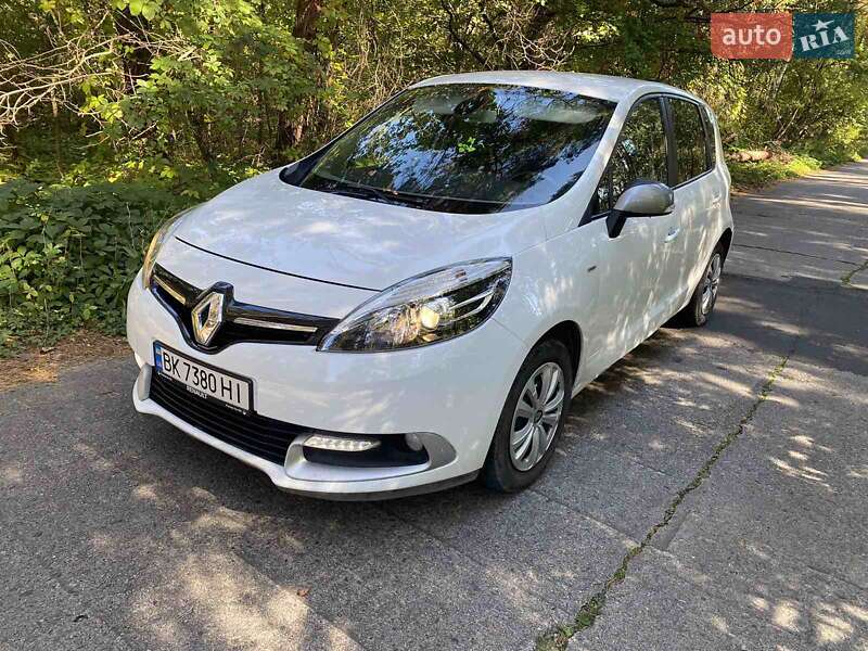 Минивэн Renault Scenic 2014 в 