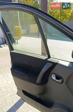 Минивэн Renault Scenic 2004 в 