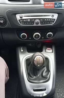 Минивэн Renault Scenic 2011 в 