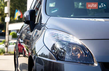 Минивэн Renault Scenic 2010 в 