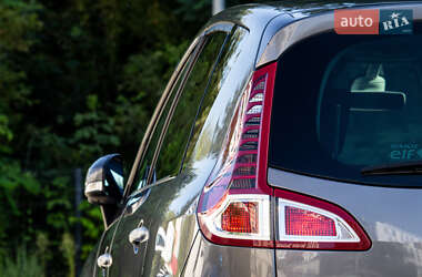 Минивэн Renault Scenic 2010 в 