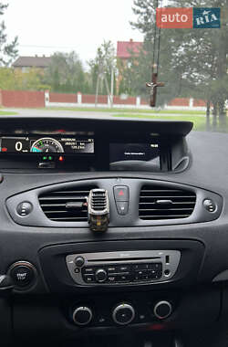 Минивэн Renault Scenic 2013 в 