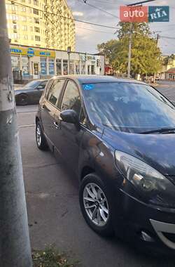 Минивэн Renault Scenic 2010 в 