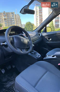 Минивэн Renault Scenic 2009 в 
