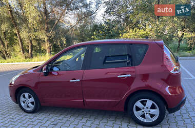 Минивэн Renault Scenic 2011 в 