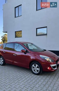 Минивэн Renault Scenic 2011 в 