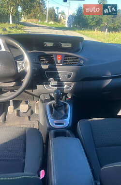 Минивэн Renault Scenic 2011 в 