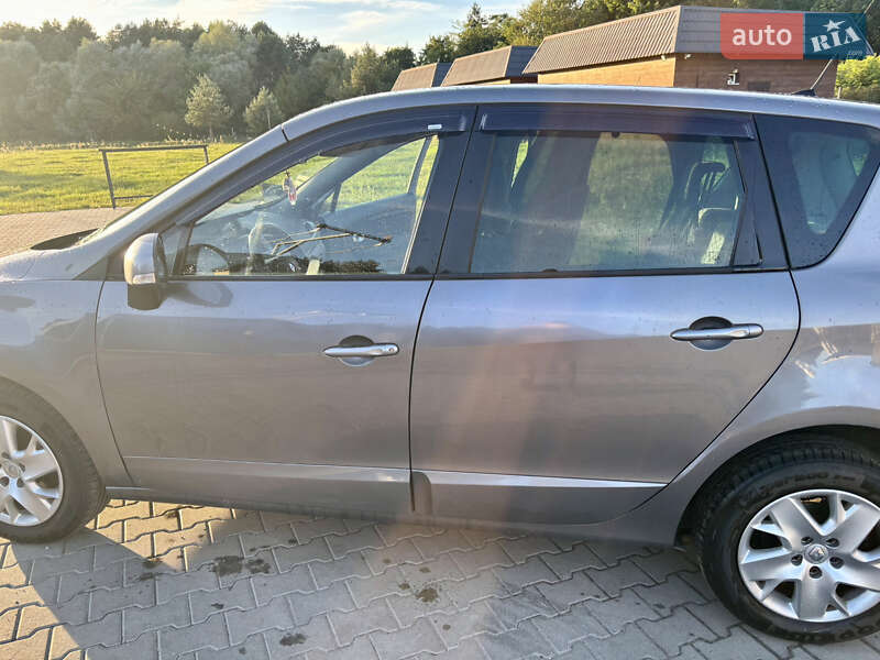 Минивэн Renault Scenic 2011 в Судовой Вишне