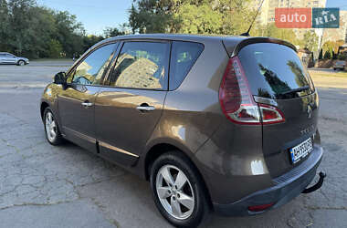 Минивэн Renault Scenic 2010 в 