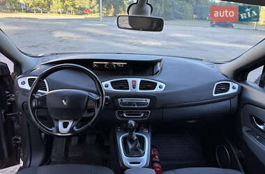 Минивэн Renault Scenic 2010 в 