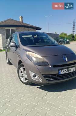 Минивэн Renault Scenic 2009 в 