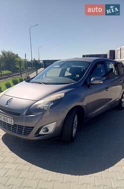 Мінівен Renault Scenic 2009 в Рокитному