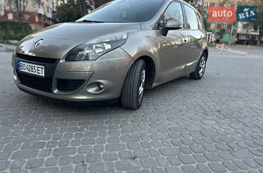Минивэн Renault Scenic 2011 в 