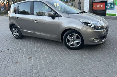 Минивэн Renault Scenic 2011 в 