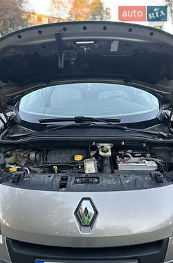 Минивэн Renault Scenic 2011 в 