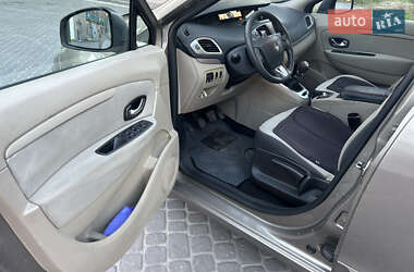Минивэн Renault Scenic 2011 в 