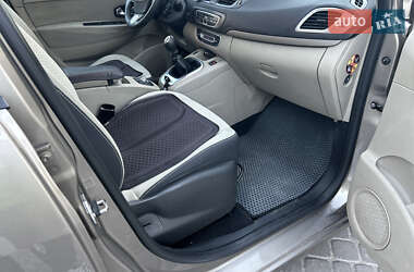 Минивэн Renault Scenic 2011 в 