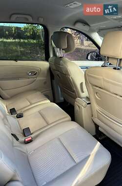 Минивэн Renault Scenic 2009 в 