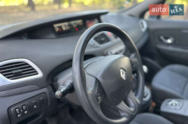 Минивэн Renault Scenic 2010 в 