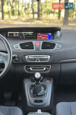 Минивэн Renault Scenic 2010 в 