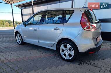 Минивэн Renault Scenic 2011 в 
