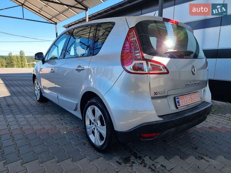 Минивэн Renault Scenic 2011 в 