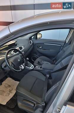 Минивэн Renault Scenic 2011 в 