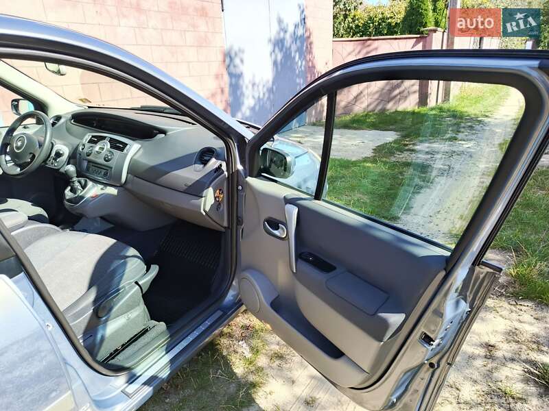 Минивэн Renault Scenic 2007 в Вараше
