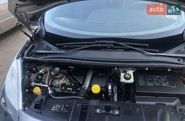 Минивэн Renault Scenic 2010 в 